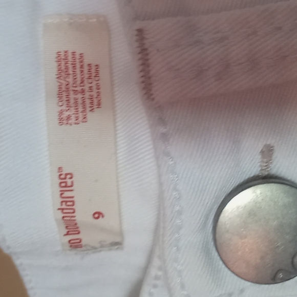 Embellished No boundaries jean Capri - Picture 3 of 9